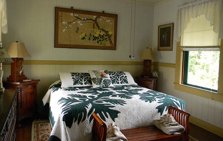 Yellow Room at Maureen's Bed and Breakfast in Hilo, Hawaii