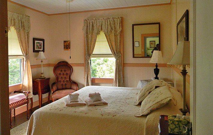 Peach Room at Maureen's Bed and Breakfast in Hilo Hawaii